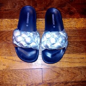 Bernardo Women's Silver Braided Slide Sandals Size 6 Never Worn